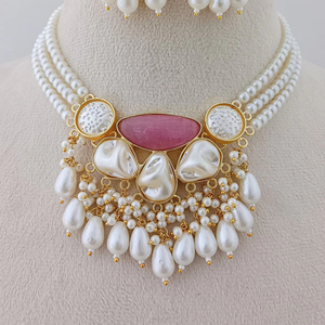 Elegance Rajnigandha Collier de perles serti de disques d'or texturés et de glands de perles personnalisables en vrac Design de produits de mariage - Product Image 1