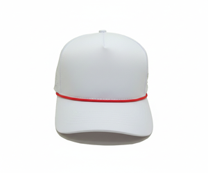 Gorra Snapback Blanca Lisa al por Mayor con Cuerda Roja y Agujeros Cortados con Láser, Gorra de Alto Rendimiento con Base para Bordado Personalizado - Product Image 1