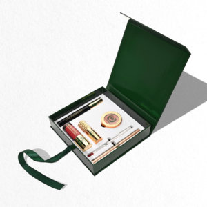 Set regalo di trucco per Camper rosa vegano Cruelty-Free scatola rossa regalo eco-friendly ed elegante - Product Image 1