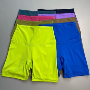 Shorts de sport pour femmes respirants et écologiques en coton 100% avec taille élastique - Product Image 1