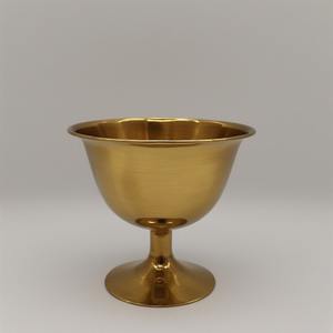 Calice d'église en or fabriqué à la main en finition patinée détaillant artisanal parfait pour le service de vin de cérémonie religieuse - Product Image 6