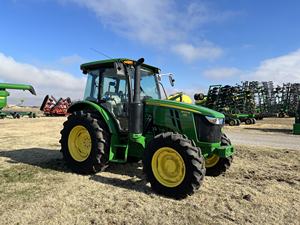 Matériel agricole d'occasion Tracteur à roues 4x4 5100M avec 110 CV Capacité de 3000 lb Chargeur frontal Moteur d'origine Engrenage en stock maintenant - Product Image 2