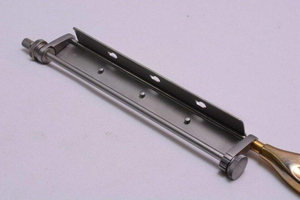 Bisturí de Alta Calidad para Injertos de Piel Watson |   Manija de Dermátomo Humby de Acero Inoxidable de 30.5 cm con Hojas Esterilizadas de TWINEDGE - Product Image 5