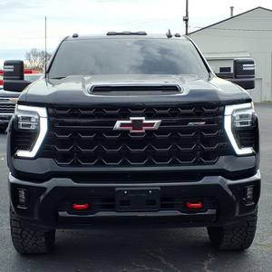 Chevrolet Silverado 2500HD ZR2 2024, Cabina Doble, 4WD, Volante a la Izquierda, Interior Oscuro, Asientos de Cuero, Neumáticos R19 - Product Image 1