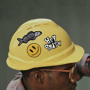 Autocollants personnalisés en vinyle PVC découpés à la forme, auto-adhésifs, résistants aux rayures et imperméables pour casques, casques de sécurité, scooters et équipements de travail - Product Image 1