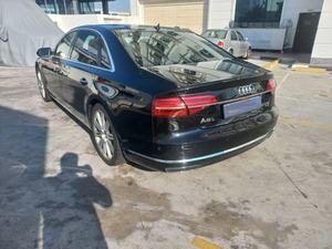 Audi A8 50 TFSI 4.5L V6 d'occasion automatique à traction intégrale avec sièges en cuir, intérieur foncé, essence, toit ouvrant panoramique, caméra de recul 360° - Product Image 5