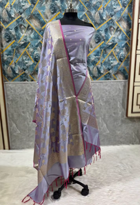 Ensemble de costume semi-Kataan Banarasi tissé à la main pour femme, tenue ethnique indienne, coupe régulière, texture luxueuse, motif traditionnel, idéal pour les fêtes - Product Image 2