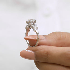 Bague de fiançailles en diamant Moissanite coupe ronde unique, bague de proposition d'inspiration naturelle en or massif cadeau pour elle - Product Image 5