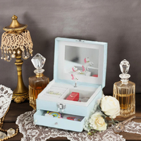 Boîte à musique en papier écologique personnalisée YIYU OEM, organisateur de bijoux, boîte cadeau avec miroir et cheval de carrousel rotatif à manivelle