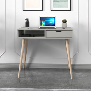 Oferta Escritorio gris Patas de madera Diseño de estilo europeo Ideal para espacios de oficina en casa Mejora tu espacio de trabajo con esta elegante pieza - Product Image 1