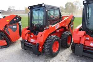 Chargeuse compacte Kioti avancée avec moteur Euro5/EPA, puissance diesel, transmission intégrale - Efficace et sûre pour les opérations quotidiennes - Product Image 5