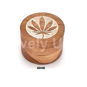 Urne funéraire gravée en bois d'acacia Urne funéraire artisanale pour cendres Urne funéraire pour funérailles pour animaux de compagnie et cendres humaines - Product Image 1