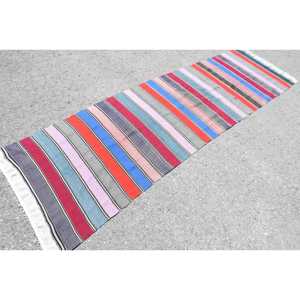 Alfombra Turca de 2.6x9.2 pies, Alfombra Vintage, Alfombra de Lana a Cuadros Roja y Azul - Product Image 2