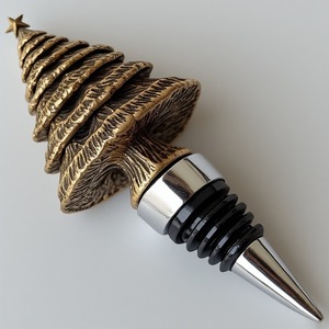 Tapón de Botella de Vino Navideño de Acero Cromado con Funda de Terciopelo, Diseño Elegante y Aerodinámico, Color Personalizable, Logotipo, Diseño Duradero y Protector - Product Image 3
