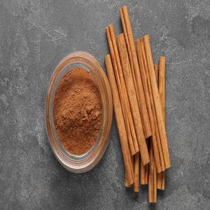 Canela de Casia de corteza entera secada por expertos y elaborada a partir de Casia cinnamomum natural ahora disponible en stock para una entrega rápida - Product Image 5