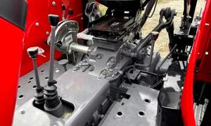 Top mejor y de alta calidad Massey Ferguson 2635 4WD Tractor - Product Image 5