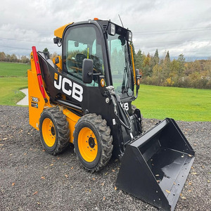 Chargeuse compacte sur chenilles CB 3TS-8T 155 de 74 CV avec bras télescopique – Achetez maintenant pour une utilisation fiable dans la construction et l'agriculture - Product Image 1