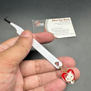 Pince à épiler d'extension de cils professionnelle de haute qualité Logo personnalisé en acier inoxydable 90 45 pince à cils incurvée avec breloque Kitty - Product Image 4