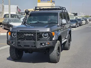 Meilleure offre LandCruiserS 70 |   Véhicule d'exportation uniquement pour conduite à droite |   Moteur diesel 4,5 L |   SUV 4x4 robuste 9 places - Product Image 5