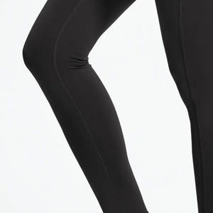 Conjunto Deportivo de Yoga de 2 Piezas para Mujer, Cintura Media, Leggings Largos y Top sin Mangas, Color Sólido, Logotipo Frontal, Estilo Único - Product Image 5