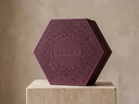 Boîte rigide hexagonale de luxe en papier artistique violet avec intérieur doré en relief pour emballages cadeaux de Noël pour les soins de la peau et les cosmétiques