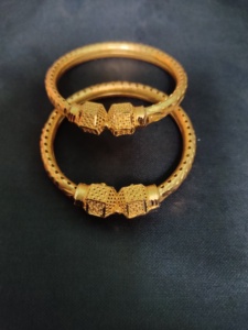 Bracelets de vente en gros avec bracelets tendance de forme ronde plaqués or 22CT à vendre par les exportateurs indiens - Product Image 2