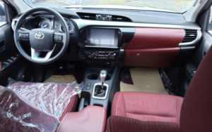 Toyota Hilux REVO Pick-up Double Cabine 2.7l Essence Automatique d'occasion en bon état - Product Image 2