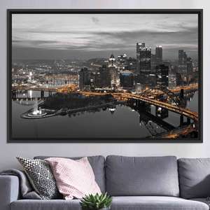 Impression sur toile Vue nocturne de Pittsburgh : Élégance urbaine dans une œuvre d'art imprimée, TOILE ENCADRÉE NOIRE - Product Image 1