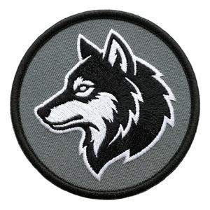Parche Termoadhesivo Personalizado de Cabeza de Lobo, Insignia Bordada de Espíritu Animal, Logotipo de Perfil de Lobo Gris, Aplique Táctico de Moral, Venta al por Mayor a Granel - Product Image 1