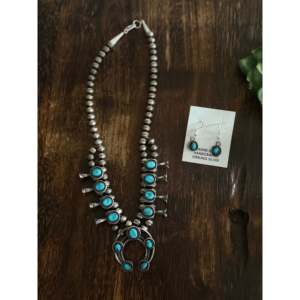 Ensemble de colliers Squash Blossom en turquoise Kingman et argent sterling, collection culturelle Lenora Garcia - Product Image 2
