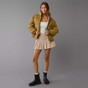 Chaqueta acolchada de oliva recortada para mujer a la moda | Prendas de abrigo de invierno modernas y cómodas - Product Image 2