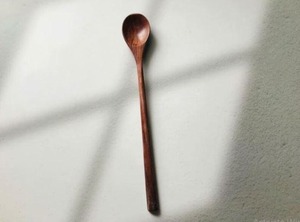 Cuillère en bois multi-usages, parfaite pour cuisiner ou remuer et servir, disponible à un prix abordable. - Product Image 4