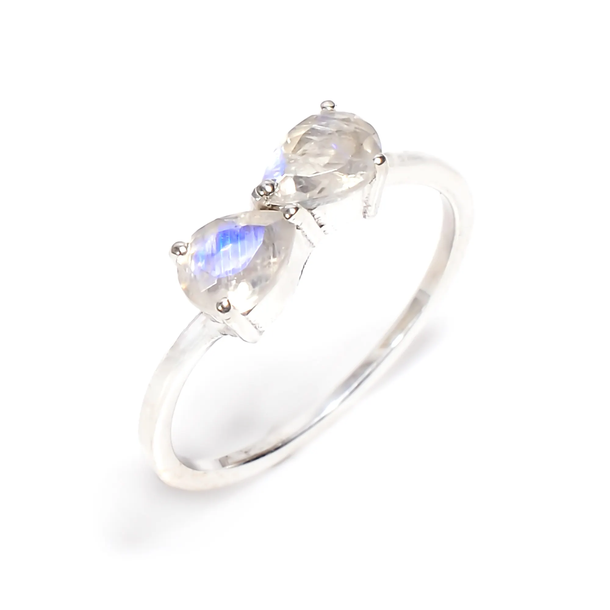 Pera corte Arco Iris piedra lunar 925 plata esterlina doble garra ajuste delicado boda venta al por mayor anillo joyería para mujer