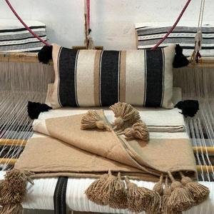 Manta Marroquí Hecha a Mano, Auténtica, Artesanal, Diseño Tribal, Suave, Tejida, Decoración para el Hogar, Regalo - Product Image 1