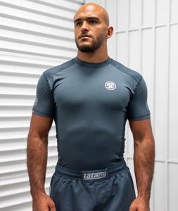 Rashguard à manches courtes pour homme, respirant, avec empiècements en mesh, protection UPF50+, écologique et antibactérien, gris - Product Image 2