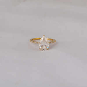 Anillo de compromiso de lujo chapado en oro de 14 quilates, corte de pera, Diamante cultivado en laboratorio, corte lateral de media eternidad, Diamante IGI, regalo sorpresa certificado - Product Image 2