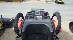 รถตักล้อยางขนาดเล็ก Kubota SCL 1000 SVL 75-2-3 95-2S 97-2 ดีเซล มือสองและใหม่  ขนาด 2 ตัน  แบบตีนตะขาบ  พร้อมปั๊มไฮดรอลิก - Product Image 3