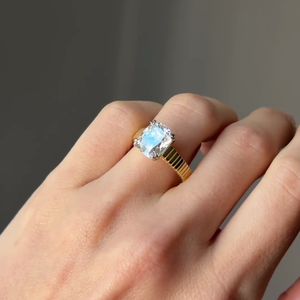 Bague de fiançailles pour femme en diamant de laboratoire certifié IGI 3,00 carats, taille coussin allongée unique, couleur D-E-F, pureté VVSVS0 - Product Image 6
