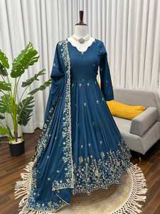 Elegante Vestido Anarkali Pishwas de Georgette para Bodas Indias y Ropa de Novia Más Vendida en Pakistán - Product Image 3