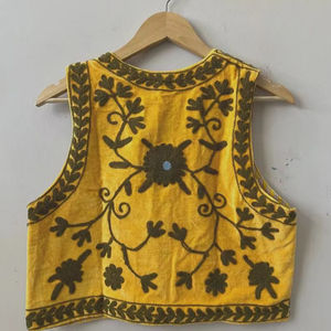 Chaleco de terciopelo Suzani para mujer, chaqueta corta, regalo de Navidad para ella, atuendo de Acción de Gracias, chaqueta étnica sin mangas, ropa boho. - Product Image 1