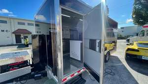 Nouveau design de camion de restauration mobile avec système d'eau, châssis en acier inoxydable, 4 roues, alimentation intégrée, remorque de restauration rapide à vendre - Product Image 3