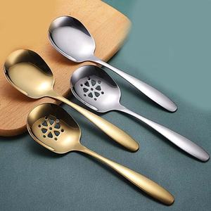Ensemble de cuillères de service d'aspect moderne plaqué argent et or avec un design unique de fantaisie, ensemble d'ustensiles de cuisine à poignée royale - Product Image 1