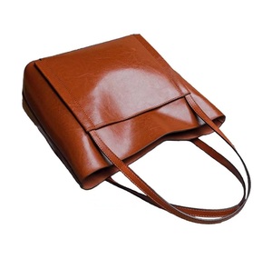 Sac fourre-tout en cuir écologique classique pour femmes Fermeture à glissière Design intemporel Motif solide au prix de gros - Product Image 2