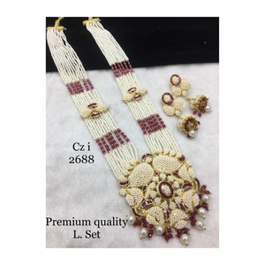 Ensemble de bijoux Regal Classic Kundan Mosenite Un collier et des boucles d'oreilles somptueux pour les mariages, les fiançailles et les occasions spéciales - Product Image 1