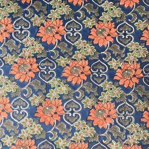 ปลาแซลมอนเหล็กเย็นสีน้ำเงินสีชมพูสีเขียว