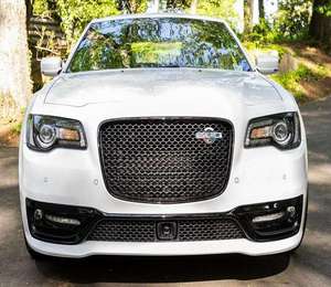 CHRYSLER 300C BLANCHE D'OCCASION 2023 - Product Image 1