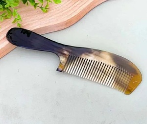 Cadeau de Noël Peigne en corne naturelle fabriqué à la main pour coiffer les cheveux en véritable peigne en corne de bœuf de buffle fabriqué en Inde - Product Image 4