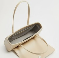 Bolso de Hombro Rectangular Estructurado de Cuero Crema Vintage, Estilo Minimalista para Mujer, con Cierre, Resistente al Agua, con Dos Correas