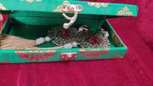 Boda India Haldi Mehendi Favor, regalos indios, regalo de inauguración de la casa, Subh Labh perilla colgante para puerta, decoración del hogar, caja de madera - Product Image 5