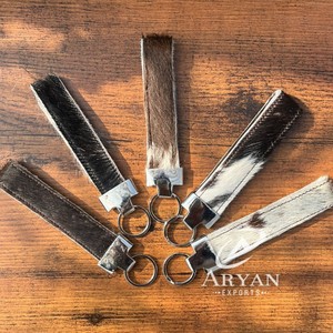 Nouveau vrai fait à la main véritable cheveux sur cacher fourrure cuir mignon charmant bracelet forme porte-clés Style occidental moderne coeur forme porte-clés - Product Image 1